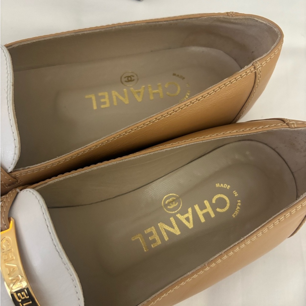 Chanel Women's Tan and White Loafers - Picture 4 of 5
